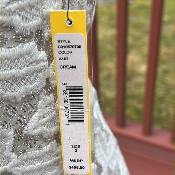 New! Alice and Olivia SZ 2, crystal jacquard lace shift dress. - Picture 5 of 13